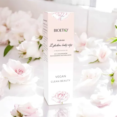 BIOETIQ HYDROLAT Z PŁATKÓW BIAŁEJ RÓŻY Z WODĄ TERMALNĄ  & PROWITAMINĄ B5